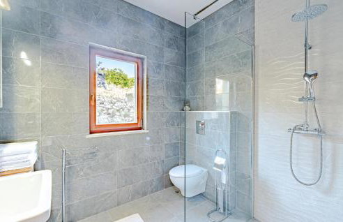 1 Bedroom Stunning Apartment In Kneze - Photo 18
