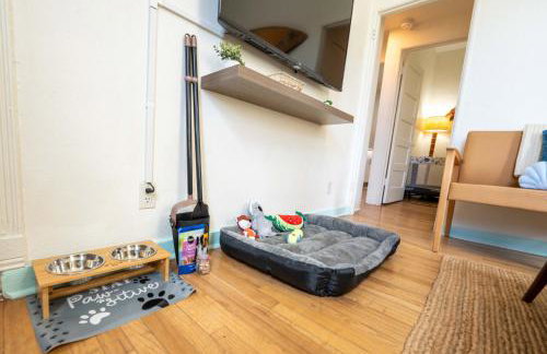 Breezy 1BR Retreat Walk to UofA and Spring Fun - Foto 24