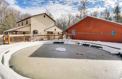 4 Mi to Camelback! Group-Friendly Poconos Cabin - Foto 33