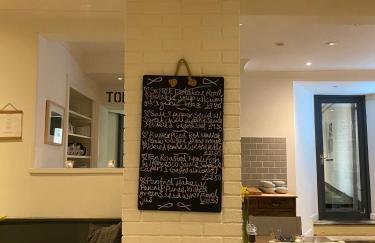 The Old Gallery - Charming Coastal Escape For Two - Photo 56