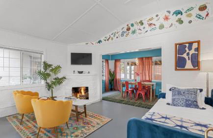 Fable by Avantstay 2 Unique Spaces, w/ Bowling, Hot Tub, Fire Pit, Large Yard - Foto 2