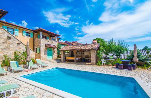 Villa Sandi, mediterranean Villa with pool and jacuzzi - Foto 16