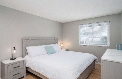 Edgewater Paradise HotTub Private Dock & Game Room - Foto 49