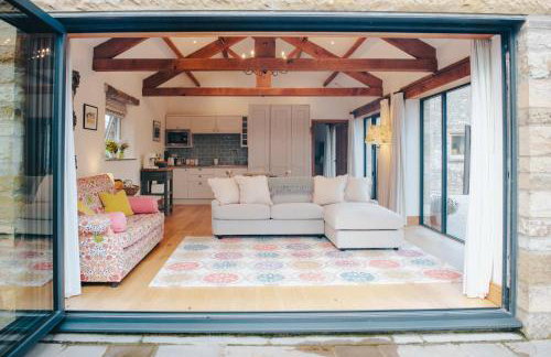 Peaceful Countryside Barn Conversion in the Yorkshire Dales by MCPI Hosting, Perfect for Couples, Small Families & Walkers - Photo 9