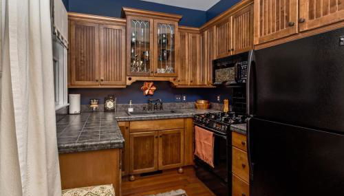 Historic Cottage in Montford Walk to Downtown - Photo 2