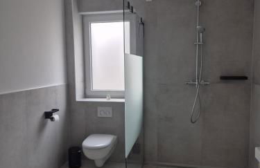 Luxsuite Still und Komfort 2 Balkon Elektrogrill Tischfussball TV-75 Zoll - Foto 22