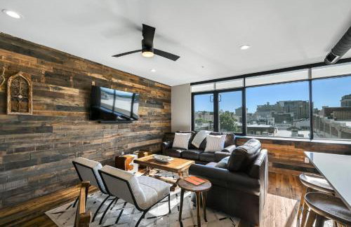 Downtown Condo with Two Ensuite Kings - Foto 1