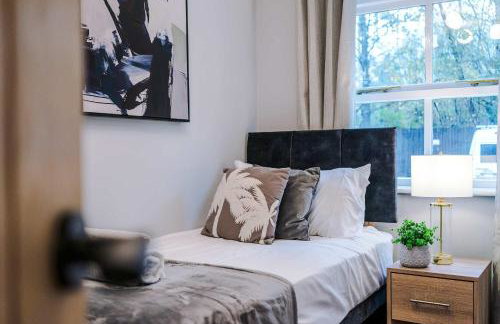 Long Stays Offers , New 2 Bed APT , Sleeps 3 , Wigan , Perfect for Relocations , Contractors , Families - Photo 39