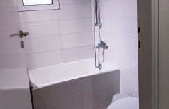 Next to Metro! Bright Apartment with Fully Equipped Kitchen - Foto 10