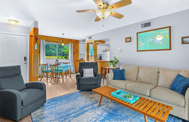 Charming Lakeside Condo - Moments to Lake Fun - Foto 11