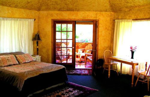 Luxurious Bed and Breakfast Suite for One or Two Couples near Kettle Falls, Washington - Foto 2