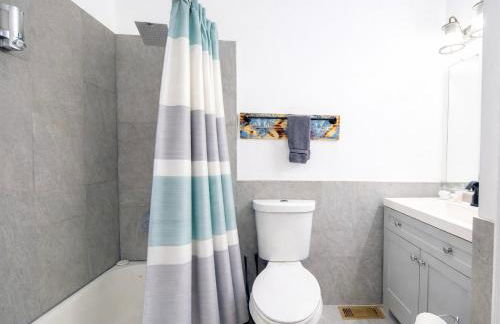 Luxury Villa with Hot Tub, Two Fire Pits, King Bed Suite, Game Room & Fenced Yard - Foto 28