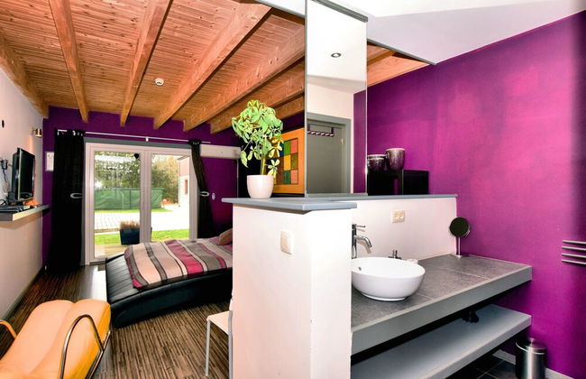 Villa With Heated Outdoor Pool and Sauna - Photo 32