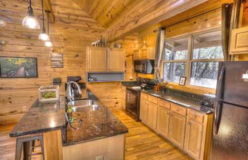 Luxury Cabin Sleeps 8 with creekside fire pit near Helen GA - Foto 8