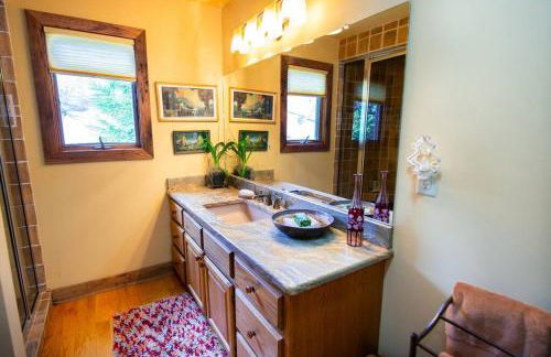 LUXURY!! Hot Tub, Pool Table, River & Petting zoo? - Foto 24