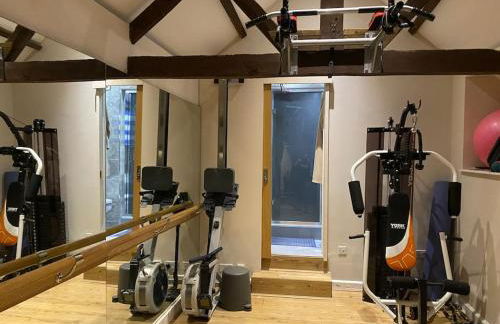 3 Bedroom Lodge Hotub pool in Horsley Surrey UK - Photo 18