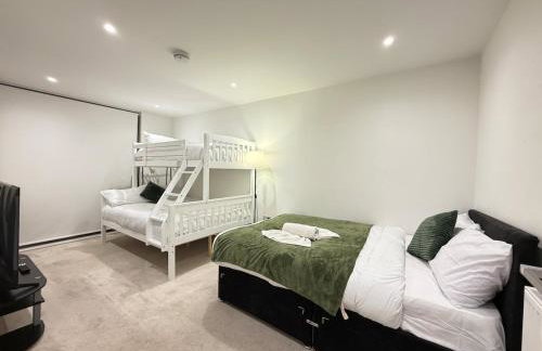 Modern and Spacious 3BR Flat W Balcony - Sleep 12 - Foto 11