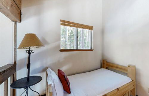 Less Than 2 Mi to Tahoe Donner Ski Resort Serene Retreat - Foto 18