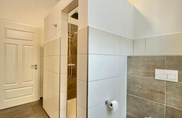 Modernes City-Apartment mit Blick in den Park und 2 Bäder H9 - Photo 17