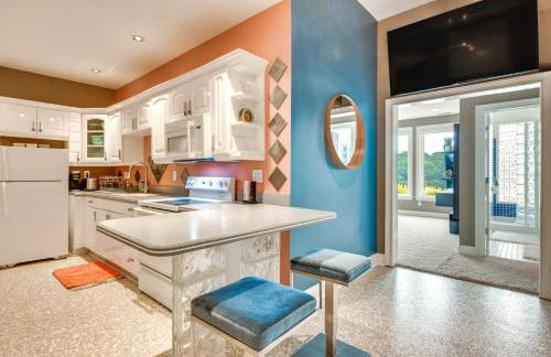 Modern Retreat with River View in Roswell! - Foto 9