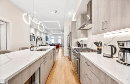 Sleeps 12 Downtown Entire home with rooftop - Foto 40