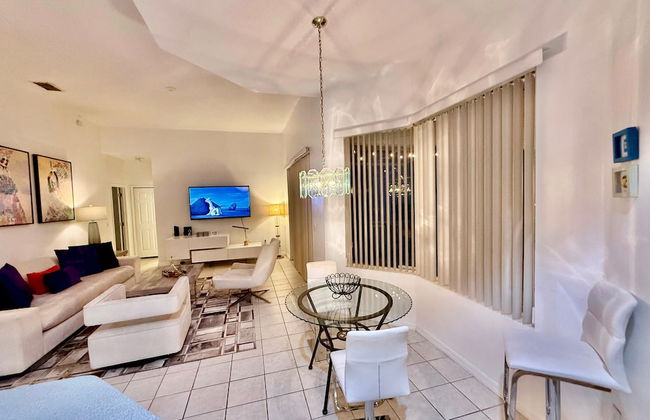 Grand Luxury Deluxe 4BR Pool Home Near Disney - Foto 34