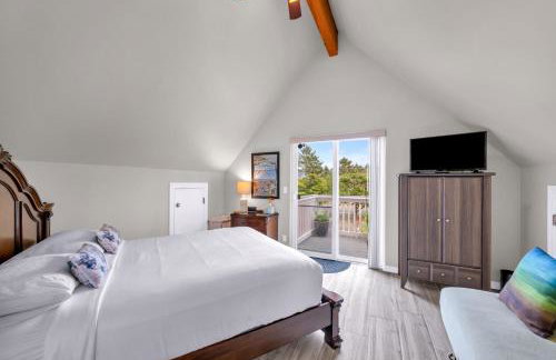 Sunkissed 3BR beach getaway - dog-friendly fenced yard, firepit, glimpse ocean views, near beach access, sleeps 8 - Foto 24