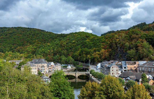 La Roche Cozy Forest Escape - Photo 24