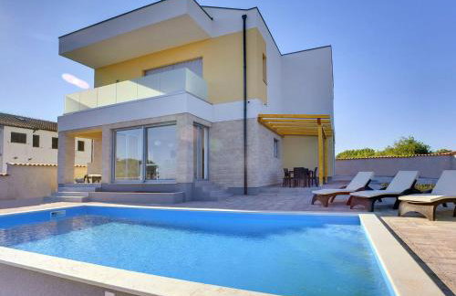 Villa in Peroj With Pool Near Barbariga Beach - Photo 6
