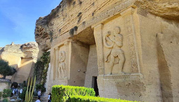 Visita guiada por el Coto de las Canteras y la necrópolis romana - Foto 2, El Coto de las Canteras destaca por sus esculturas y relieves