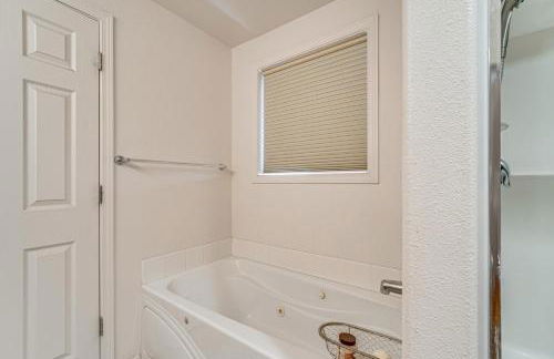 1 Mi to Moses Lake Home with Private Yard and Hot Tub - Foto 17