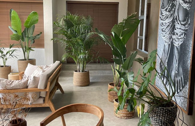 Relax in Style at This Stunning Villa in Camps Bay, Cape Town - Photo 26