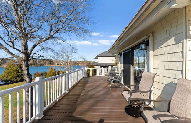Pleasant Cove Waterfront Getaway With Fire Pit, Deck, and Lake Views - Foto 7