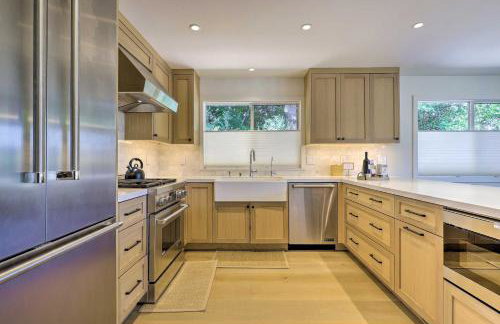 Luxe Wine Country Getaway with Vineyard Views - Foto 10