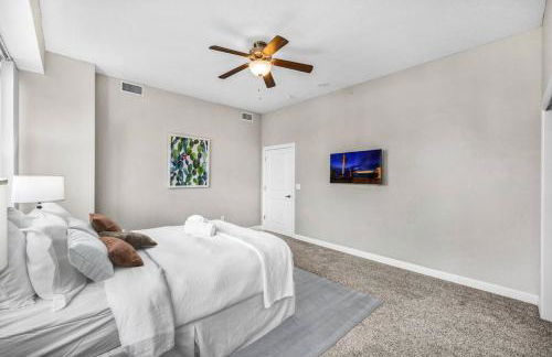 14th Floor Lux Downtown Condo w/ LAKE VIEWS & Gym - Photo 34