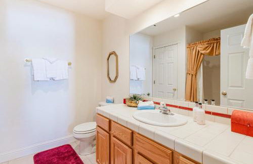 Year-Round Base with Balcony and Mtn Views in Driggs! - Foto 17