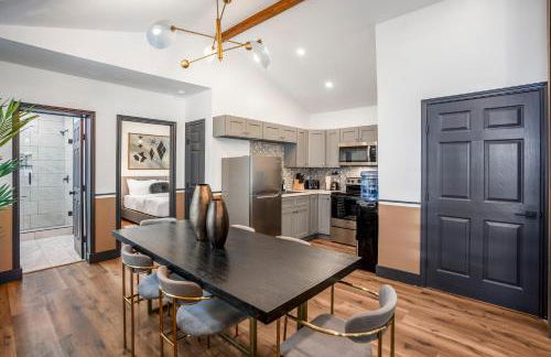 HTX Ultra Chiic Suite #1 - Photo 2