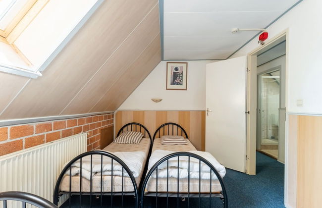 Attractive Farmhouse in Giethoorn With Garden - Photo 8