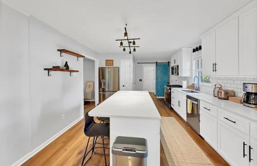 3 Bedrooms 8 Guests Modern Ranch Retreat on Half Acre - Foto 4