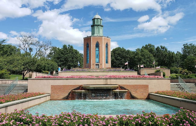 Cheerful & Beautiful 3-Bedroom Ranch - Photo 52