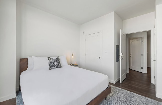 Placemakr Marymount Ballston - Photo 39