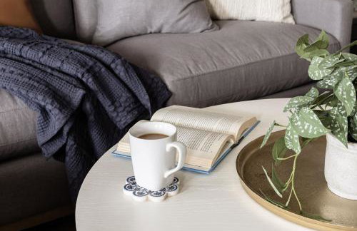 Capitol House - 3 Bed 1 Full and 1 Half Bath, Pet Friendly with Hot Tub walk to Lucas Oil Stadium - Foto 8