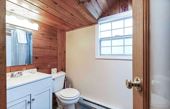 Cottage by the Pond The Perfect Cozy Escape! - Photo 12