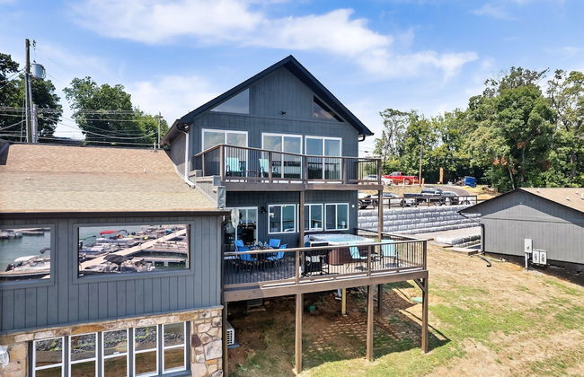 Luxury Lakehouse - Photo 69