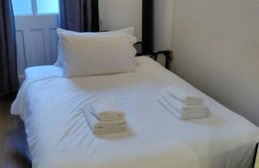 Super Kensington apt sleeps 2 to 4 with free WiFi - Foto 18