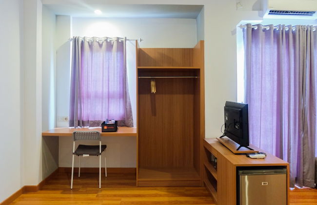 Azalea Suites Cikarang Studio Apartment with Bathtub - Photo 12