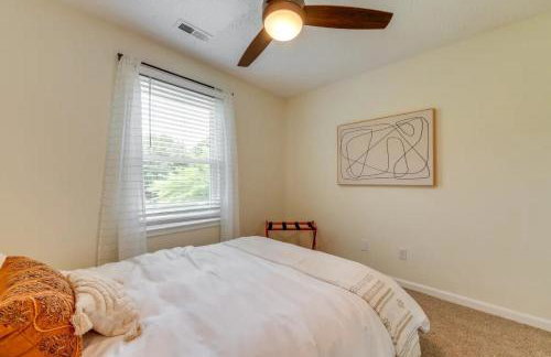 Pet-Friendly Mooresville Escape with Fenced Yard and Lake Access - Foto 3