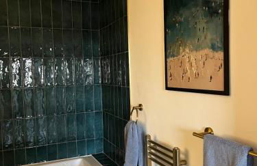 A Modern Classic 2 bed apartment by Graves Park - Foto 11