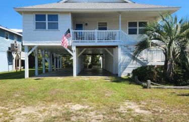 Spacious Beach House Steps to Sand - Foto 60