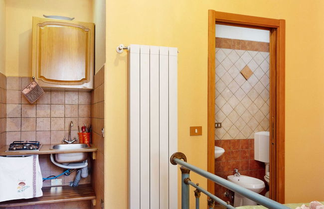 Sun-kissed Holiday Home With Swimming Pool - Photo 5